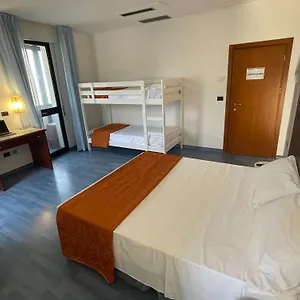 4* ホテル Sirena -